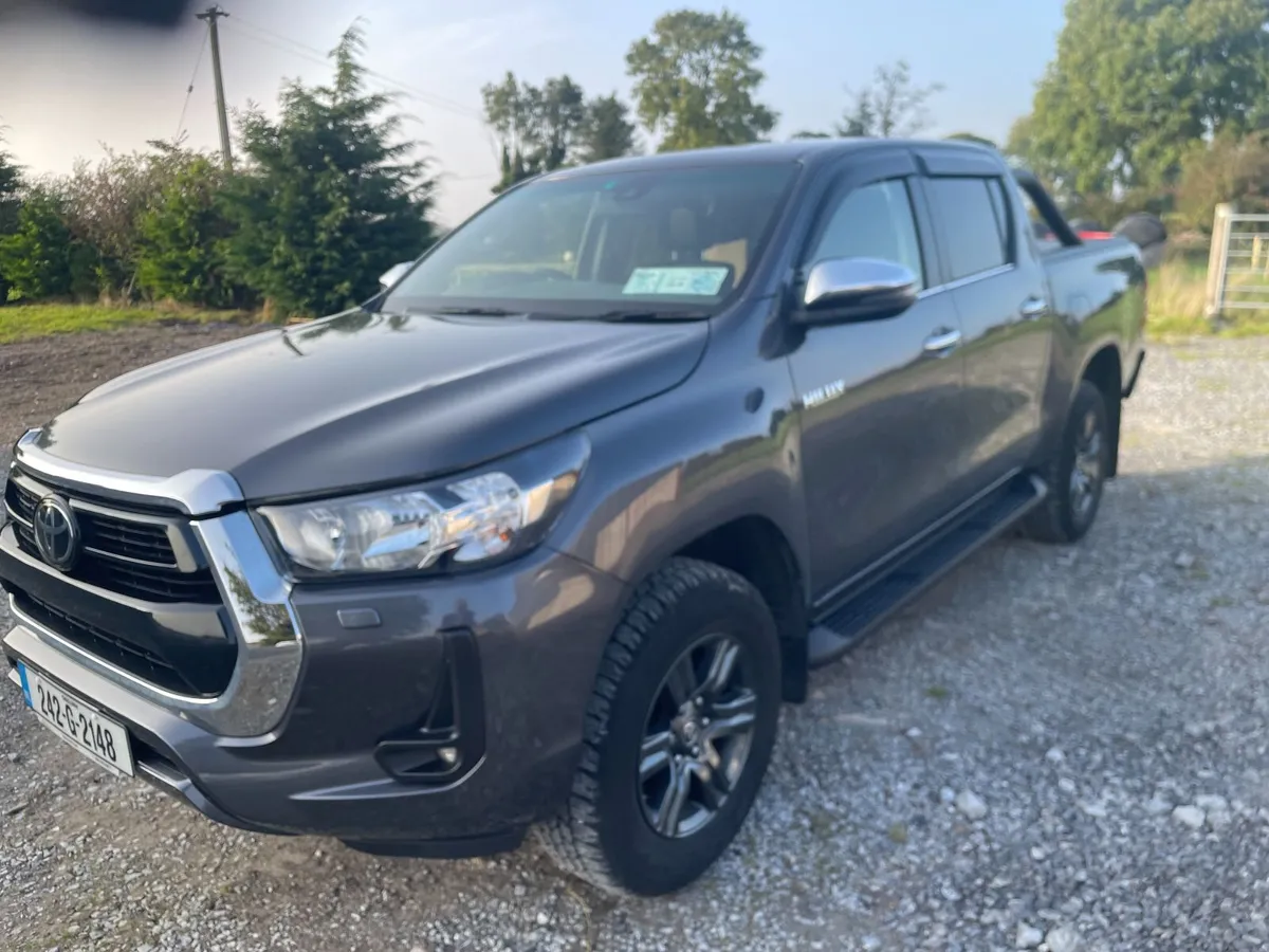 2024 Toyota Hilux 2.4 SR5 Auto | Mint - Image 3