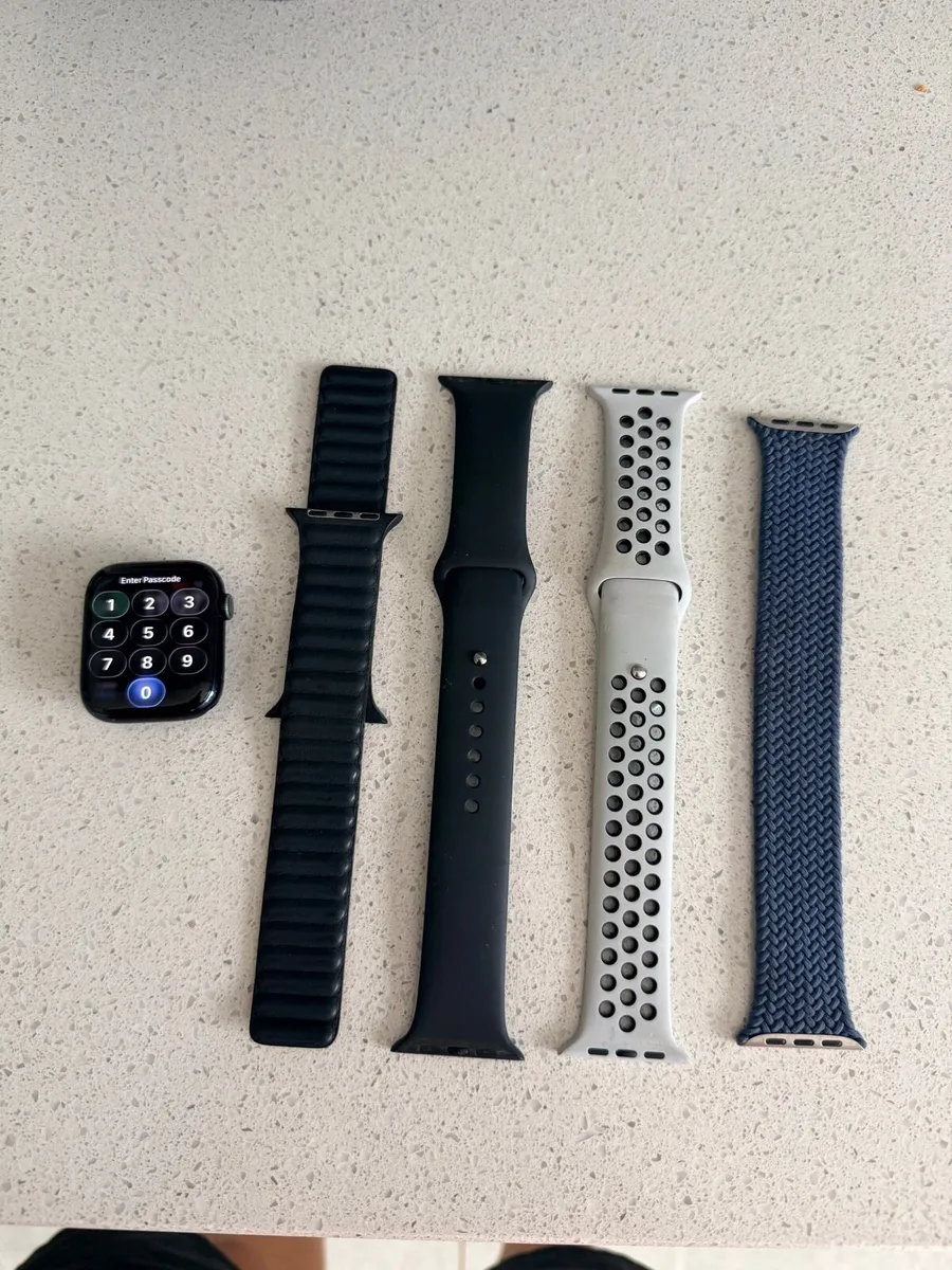 Apple Watch Series 7 45mm - Image 1