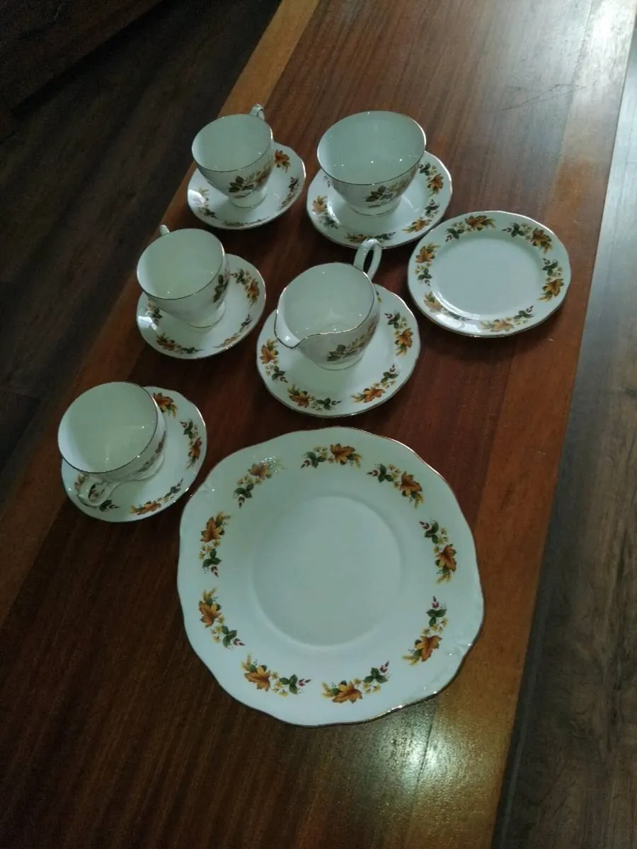 Vintage Queen Anne bone china tea set - Image 3