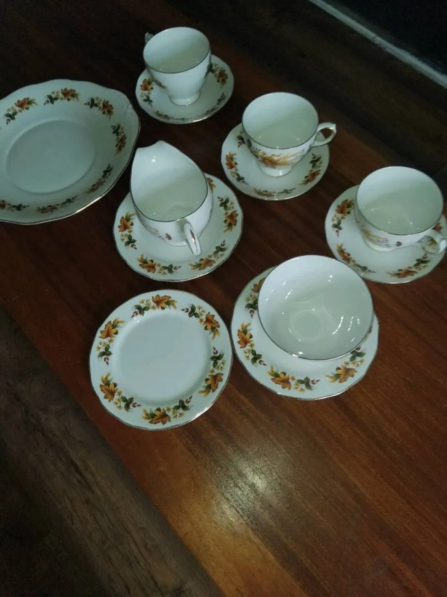 Vintage Queen Anne bone china tea set - Image 2
