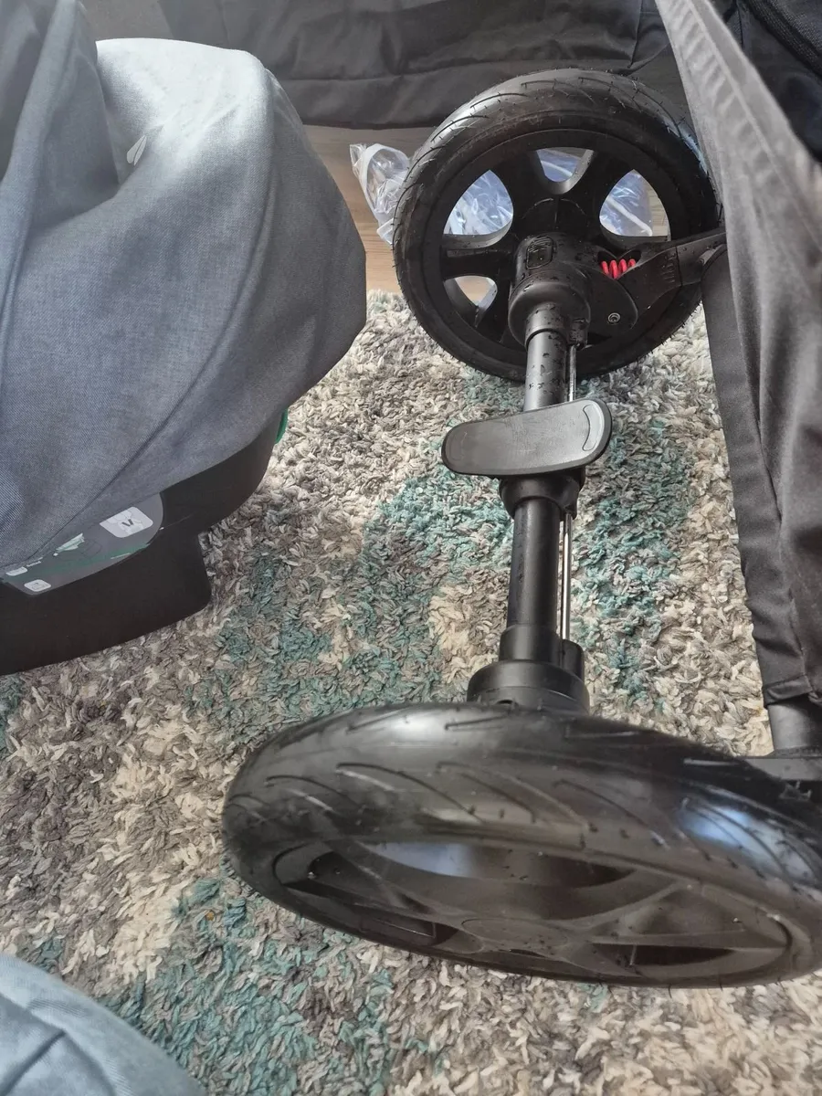 Joie Stroller travel system - Image 4