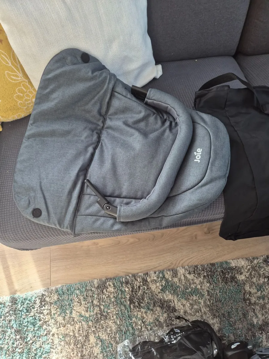 Joie Stroller travel system - Image 3