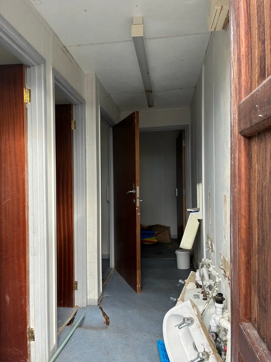 14ft x 10ft office cabin - Image 3