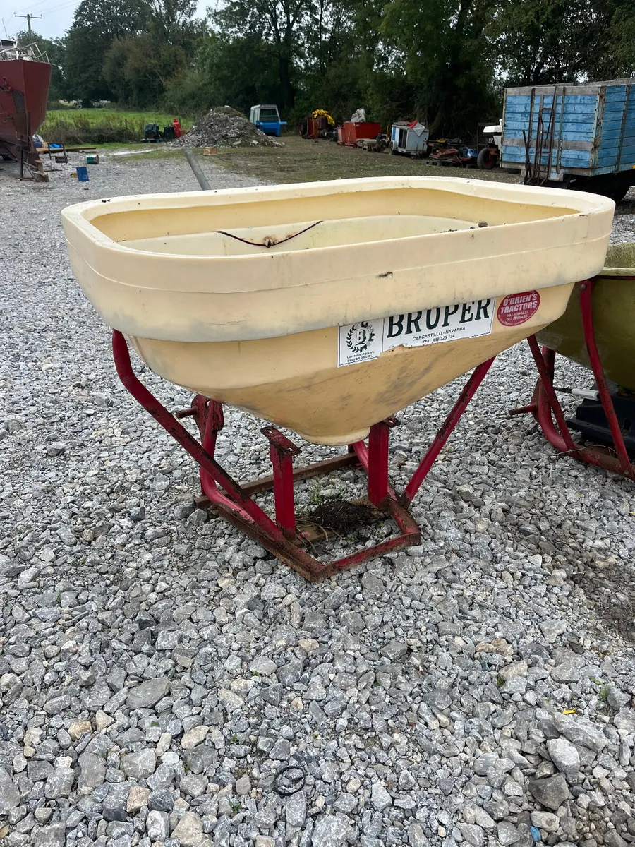 Broper Fertiliser Spreader - Image 2