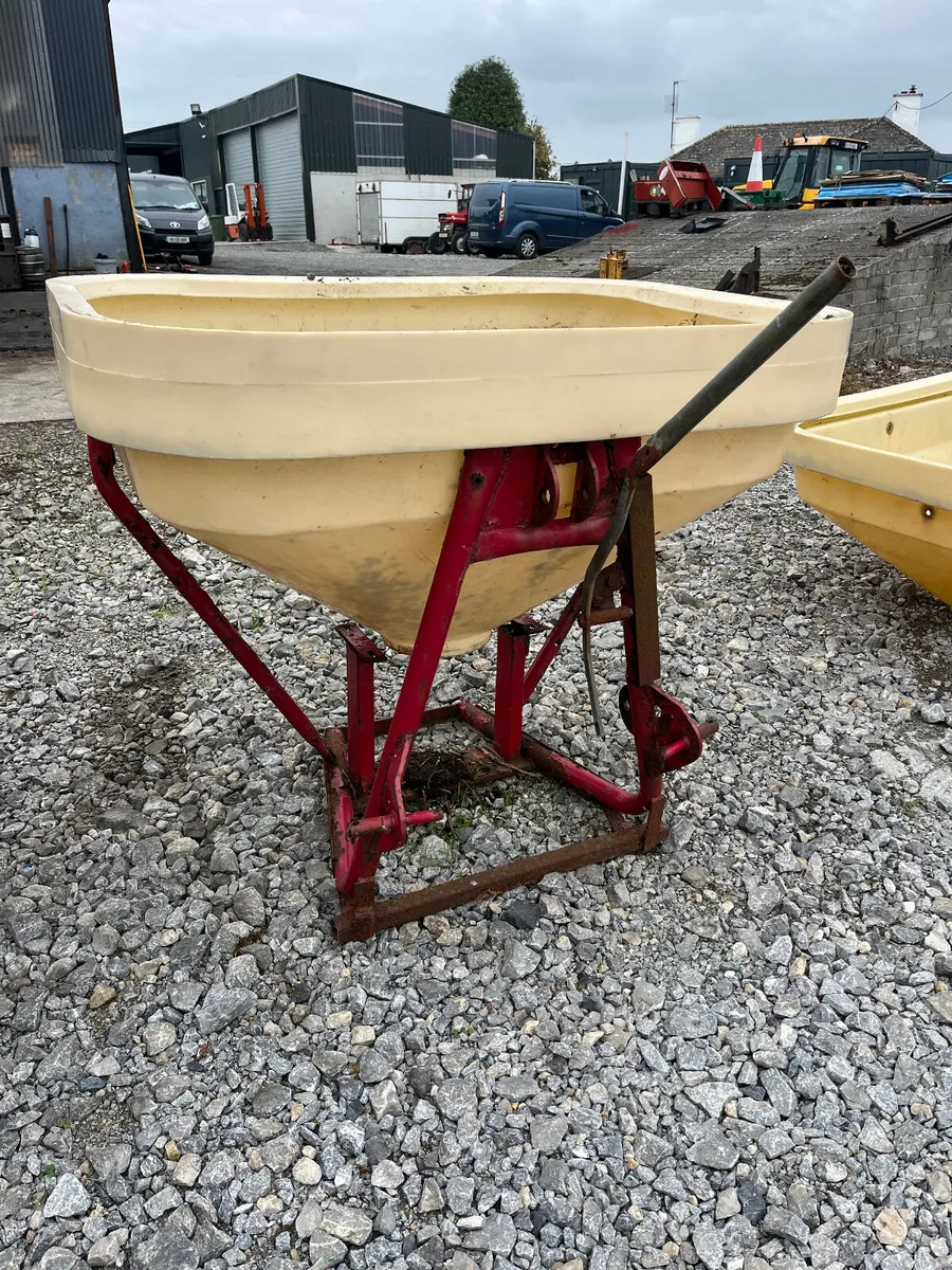 Broper Fertiliser Spreader - Image 4