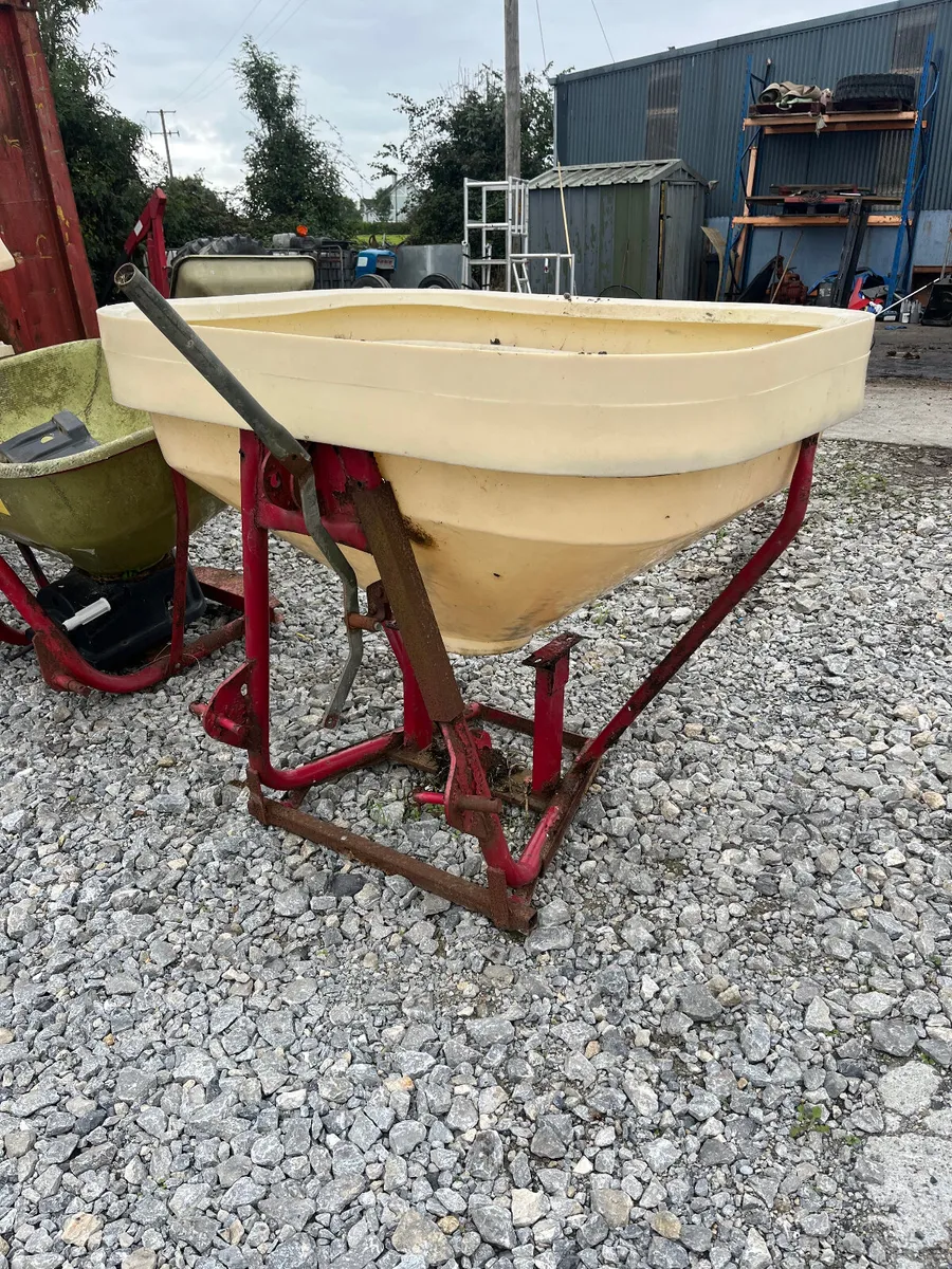 Broper Fertiliser Spreader - Image 3