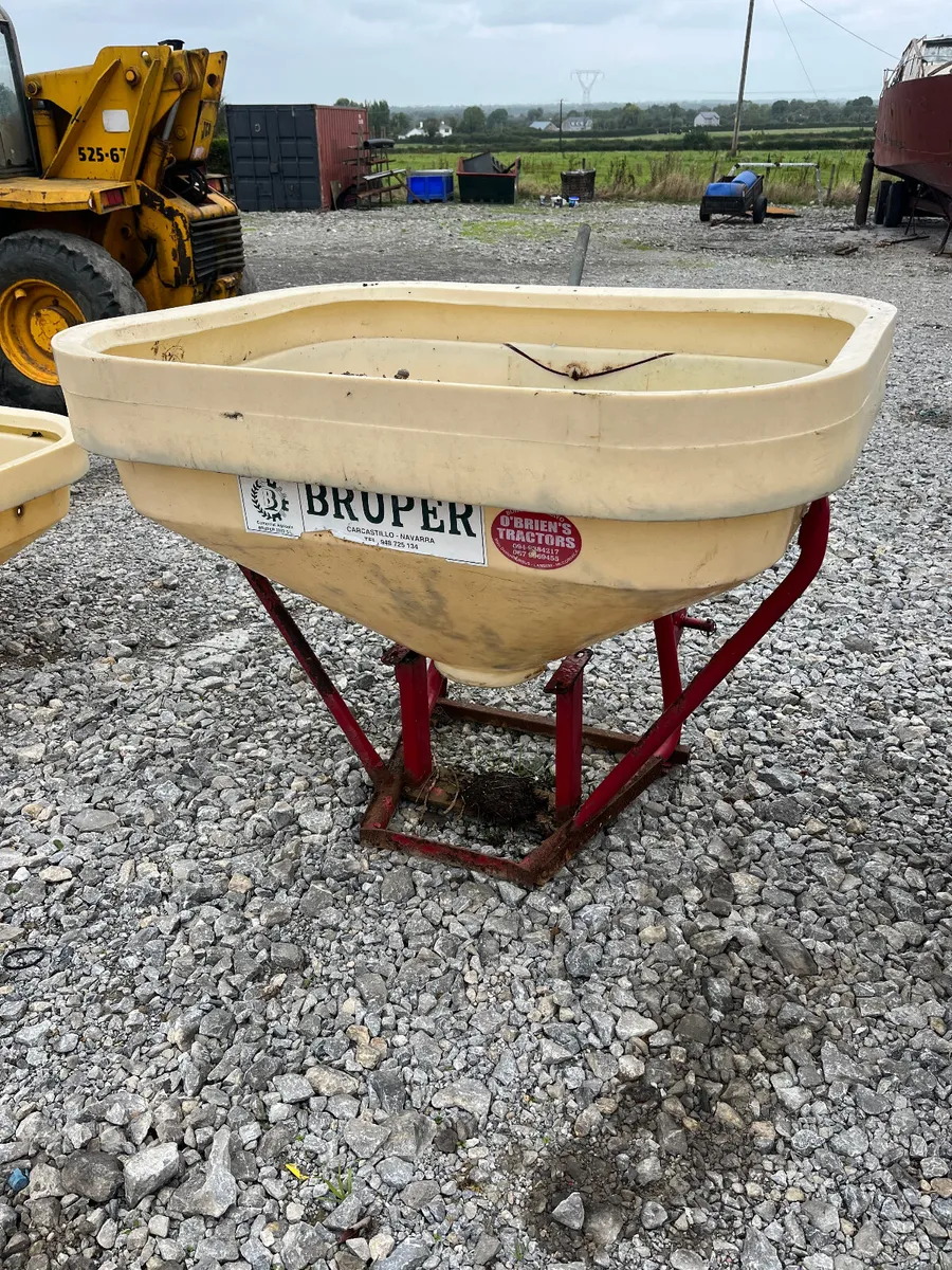 Broper Fertiliser Spreader - Image 1
