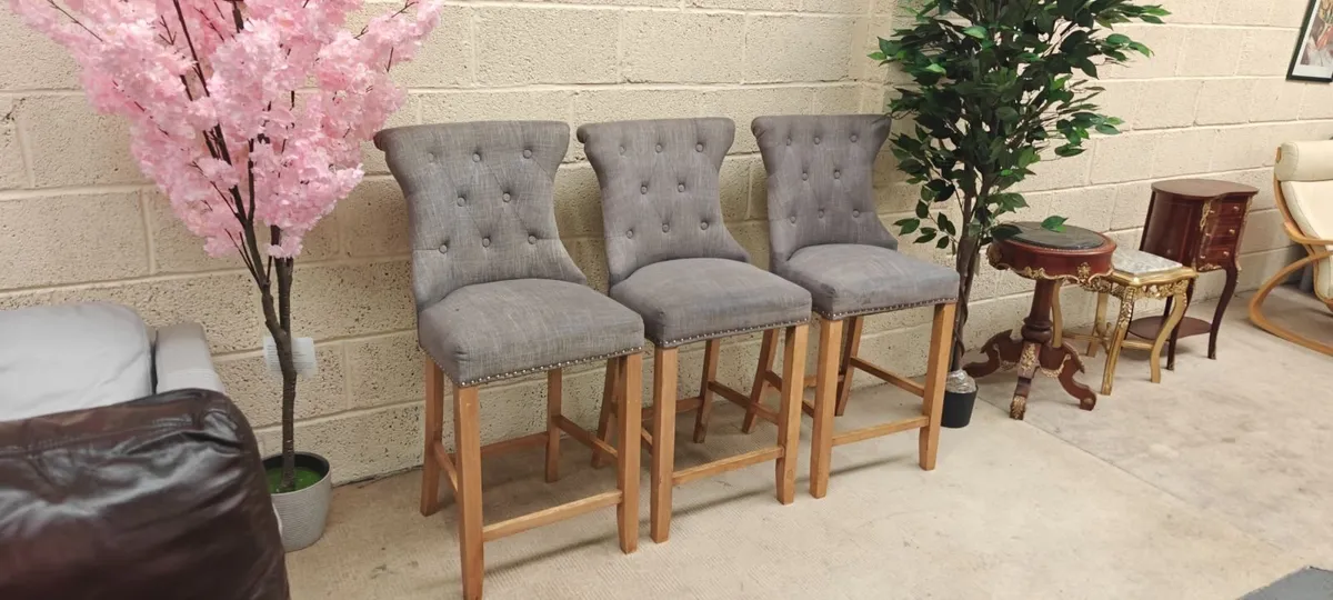 3 High Stools €60e - Image 4