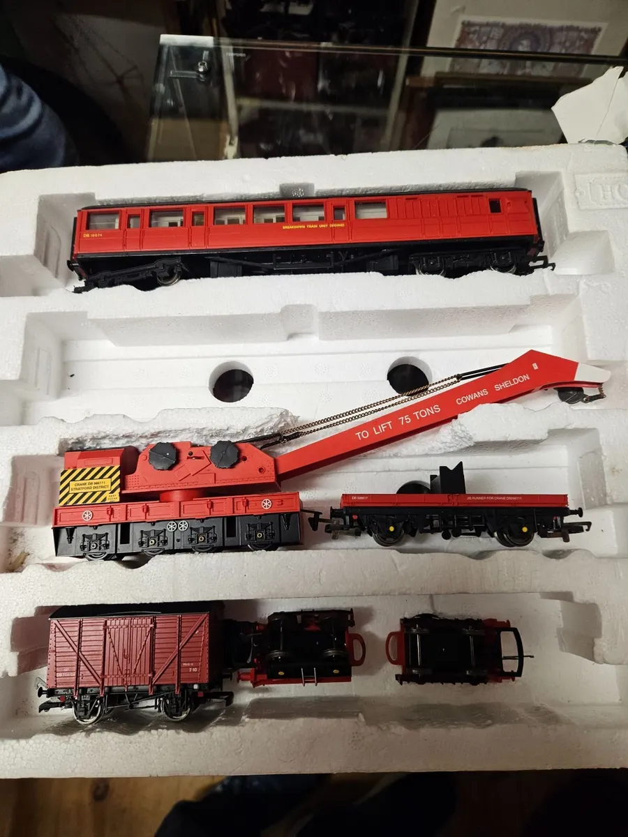 Hornby OO Gauge Brakedown Crane Set - Image 2