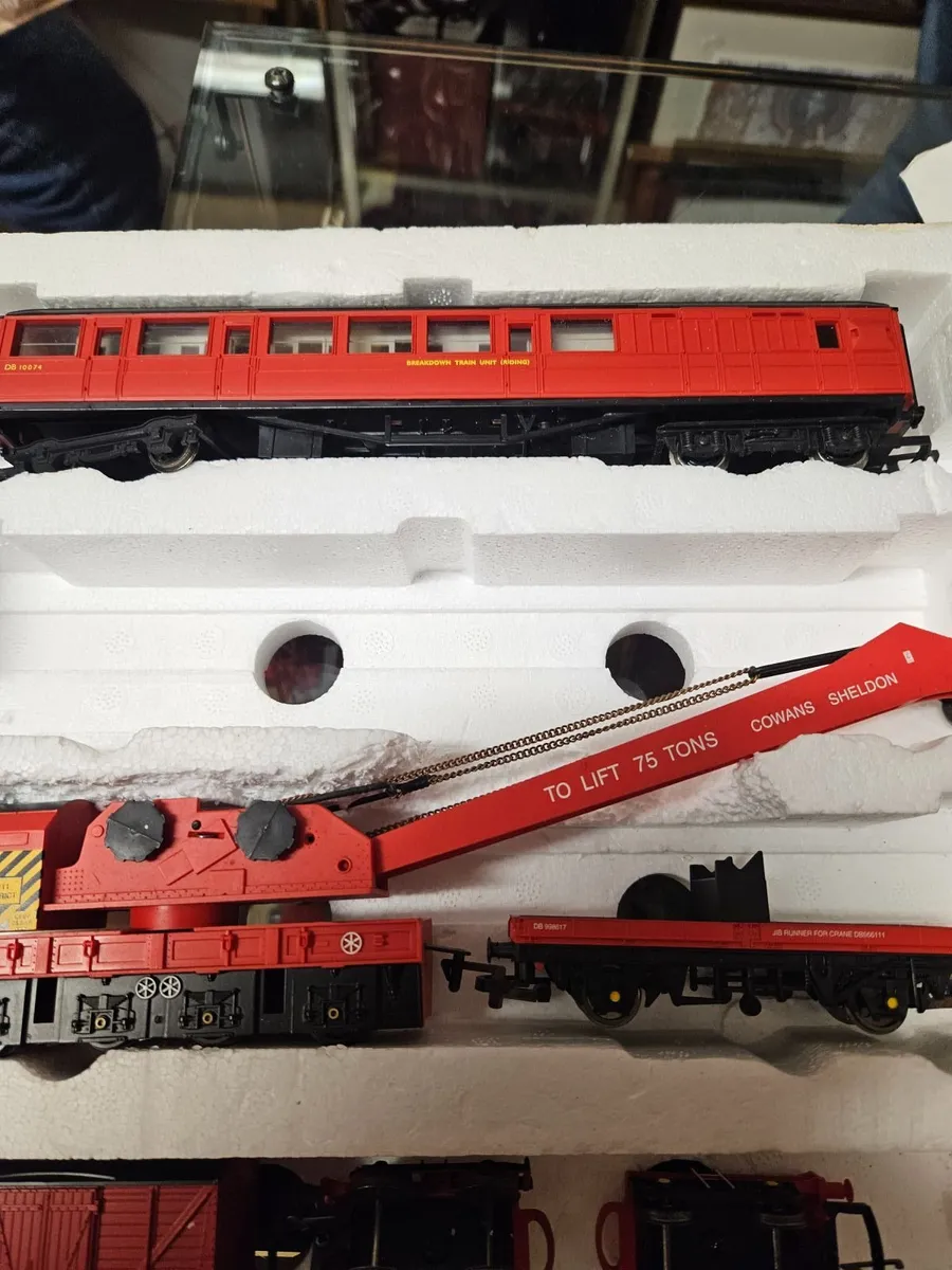 Hornby OO Gauge Brakedown Crane Set - Image 4