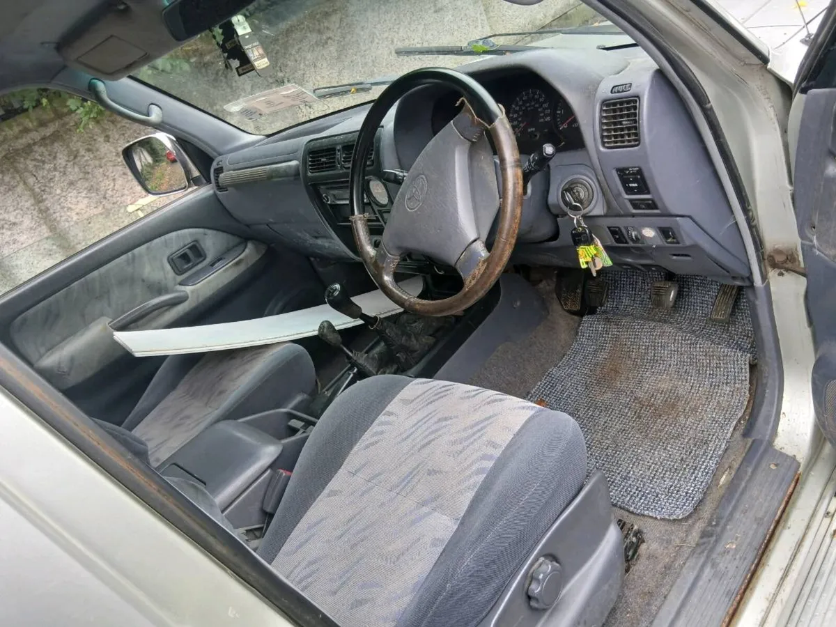 Toyota Land Cruiser 3750 - Image 4