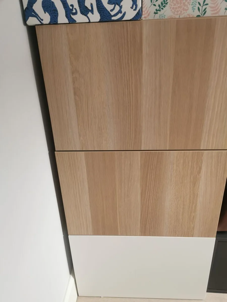 Units, shelves - Image 1