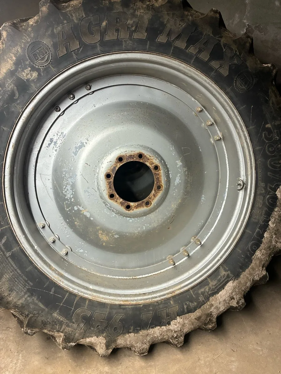 Row crop wheels and Shed lights - Image 1