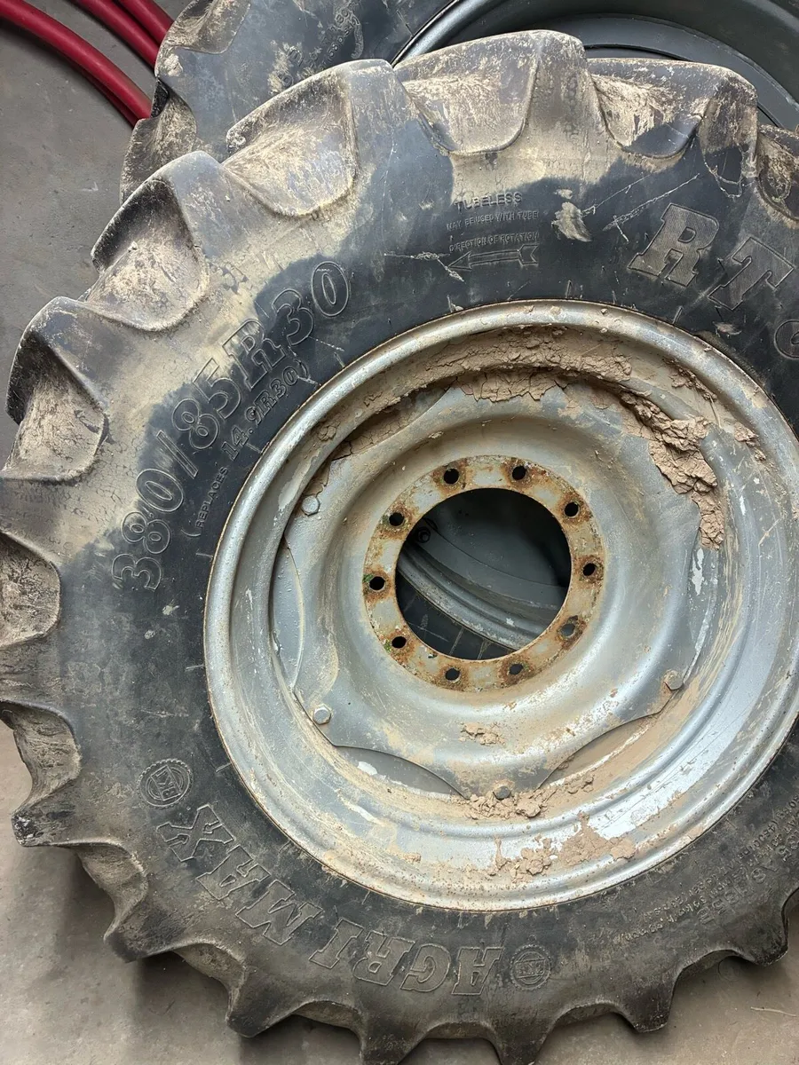 Row crop wheels and Shed lights - Image 3