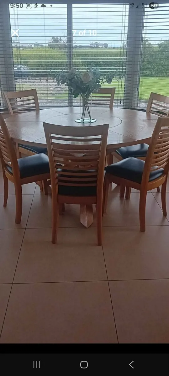 Round table with 6 chairs