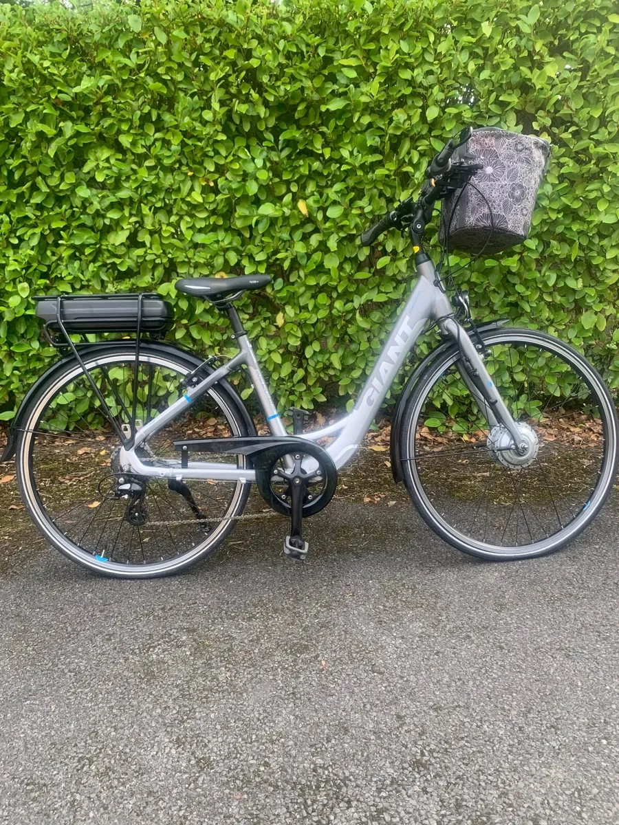GIANT  Ease  e S  Electric bike. - Image 1