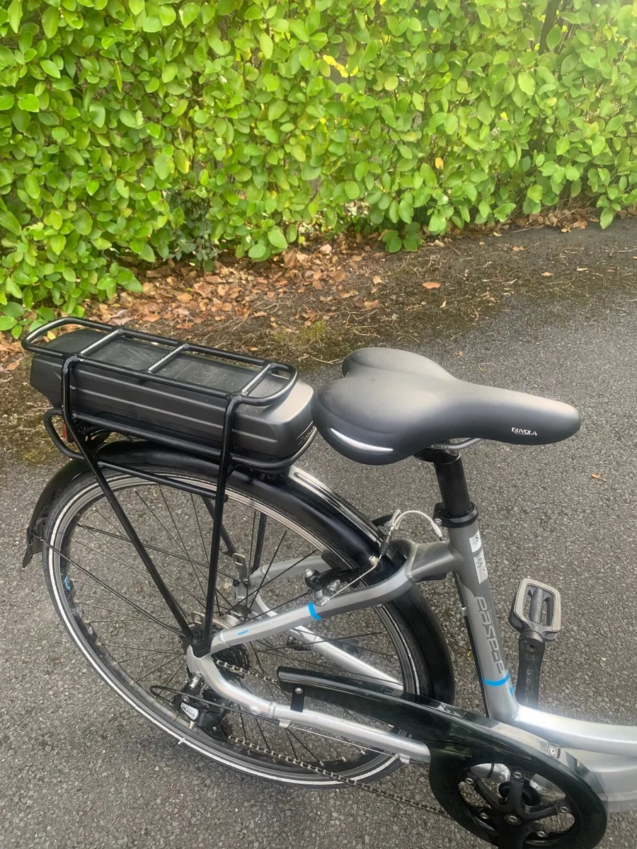 GIANT  Ease  e S  Electric bike. - Image 4