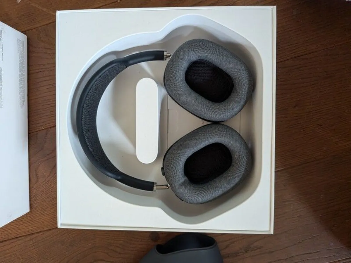 Apple Airpods Max Headphones - Image 3