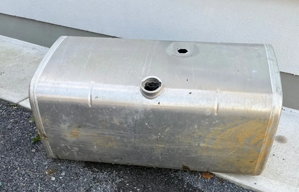 Lorry tank