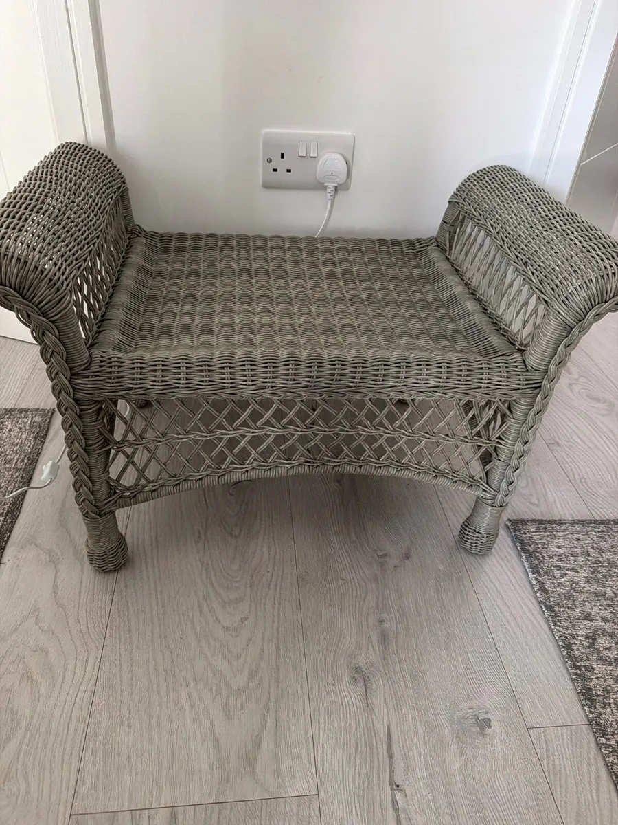 New home screen decorative and rattan stool - Image 2