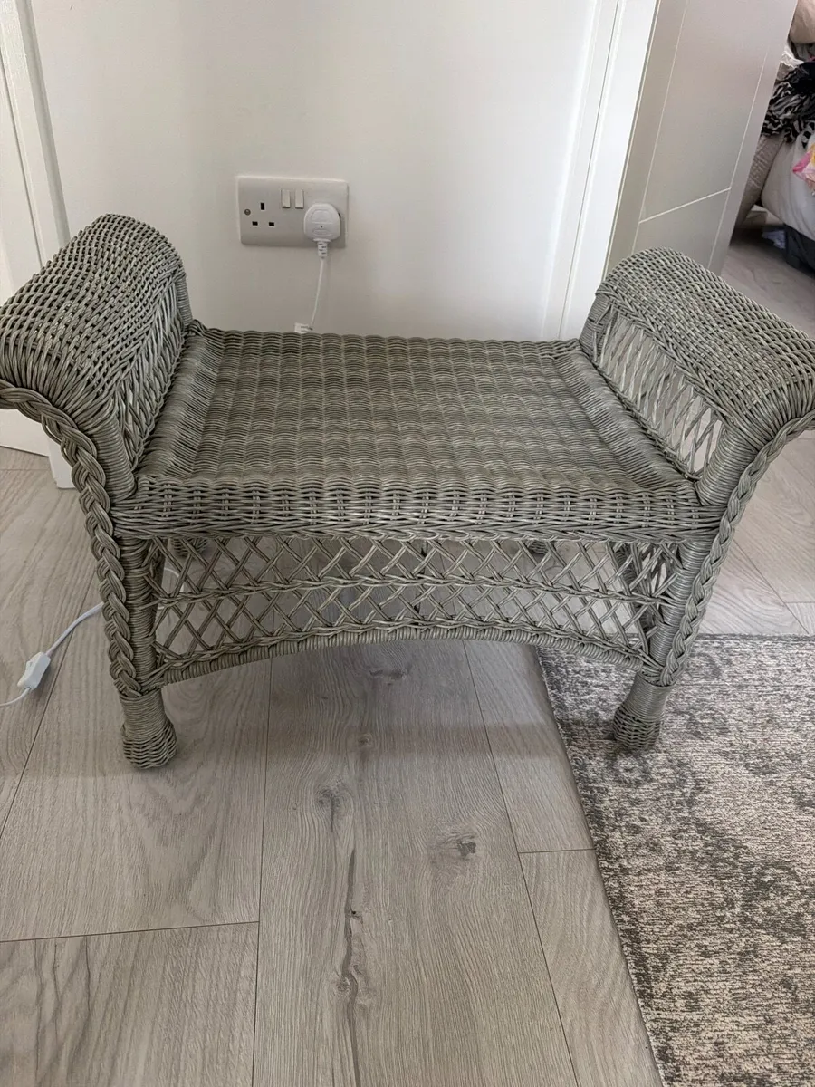 New home screen decorative and rattan stool - Image 4