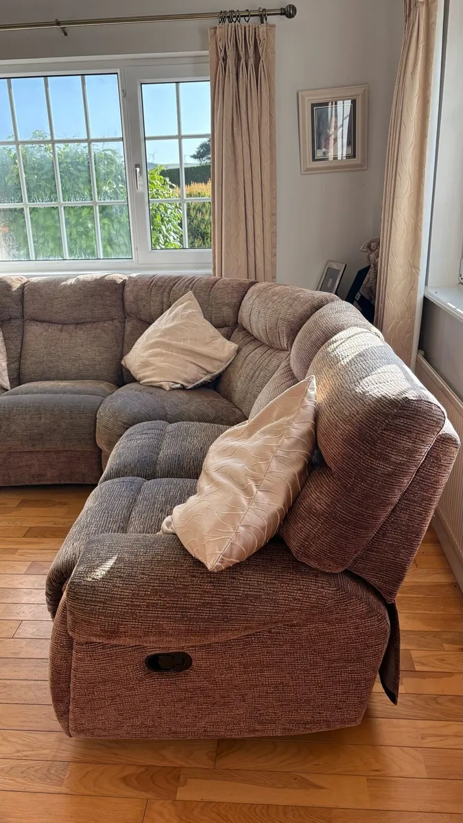 Corner couch and single arm chair - Image 3