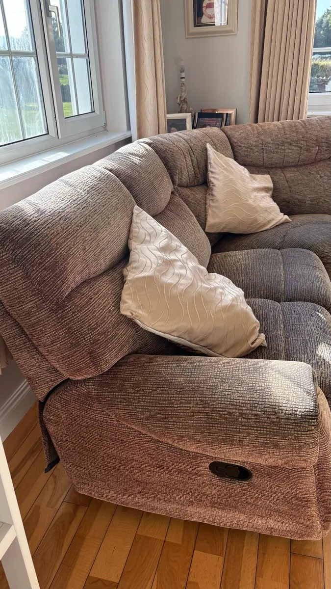 Corner couch and single arm chair - Image 4