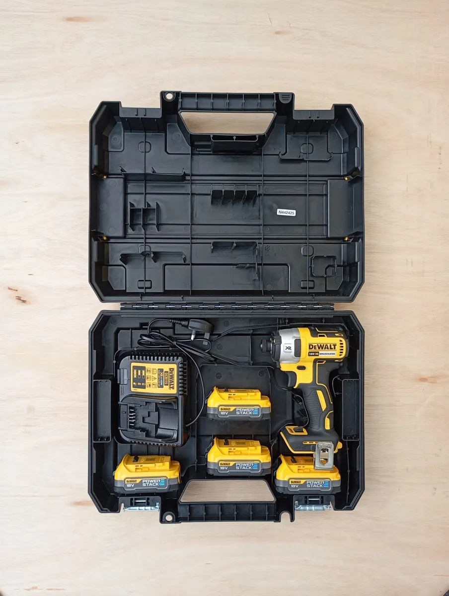 DeWalt dcf887 Impact Driver - Image 1