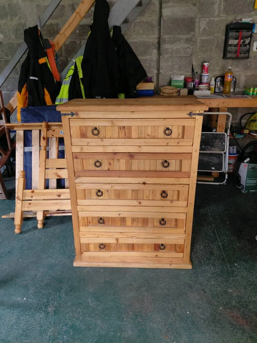 5 drawer Chest of Drawers - Image 1