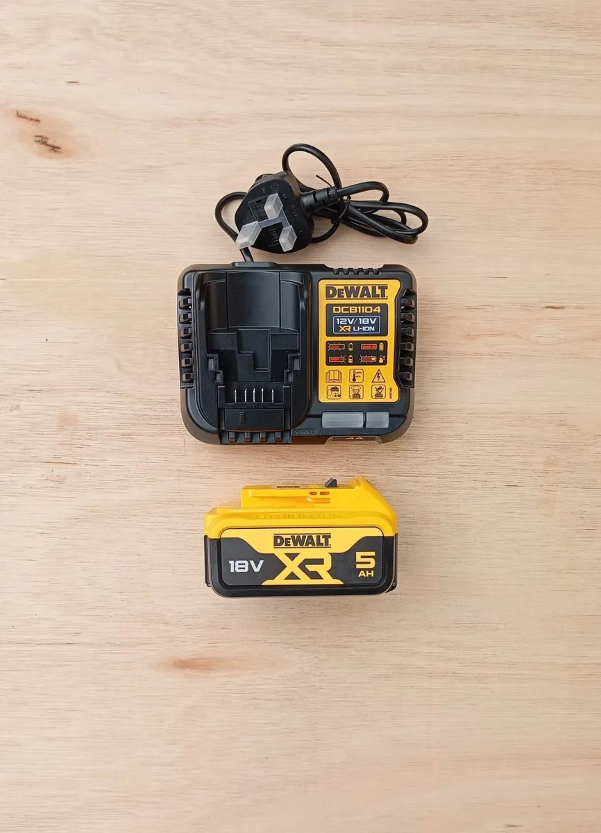DeWalt dcd996 Combi Drill - Image 3
