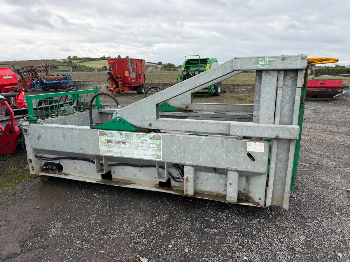 Spread-a-Bale Maxi Bedder - Image 2