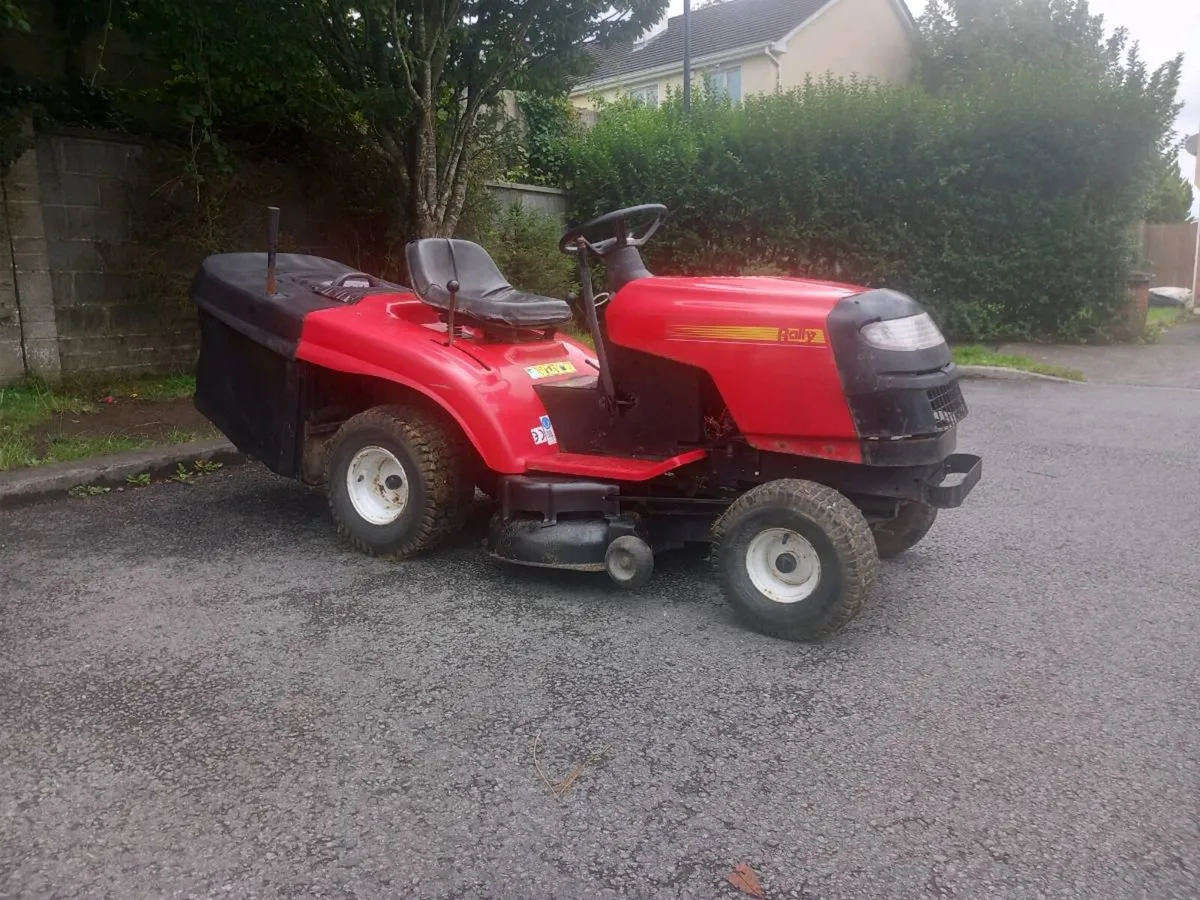 Ride on lawnmower - Image 1