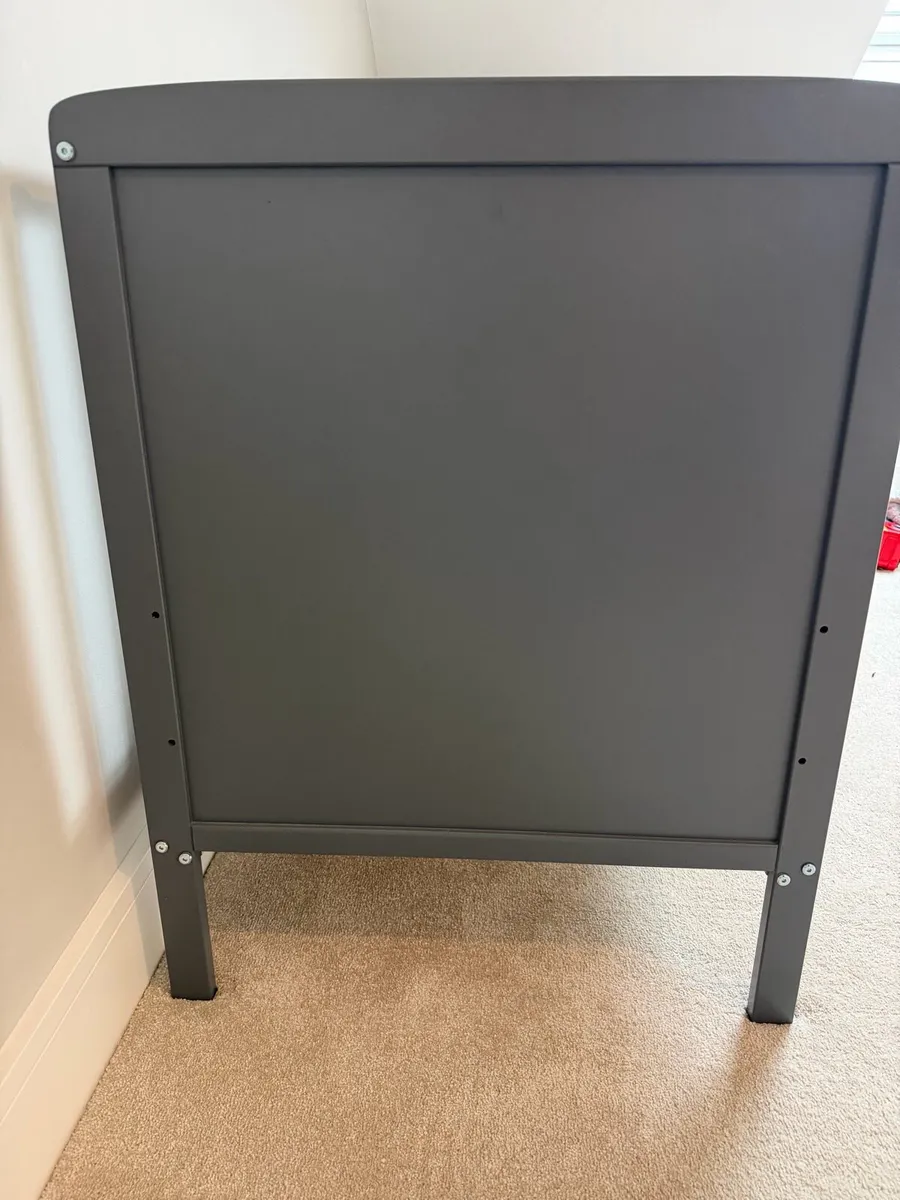 Baby cot and mattress - Image 3