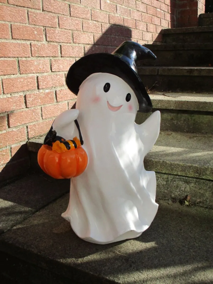 Large Ghost Statue - Image 1