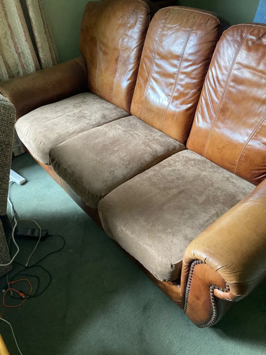 3 piece matching furniture - Image 3