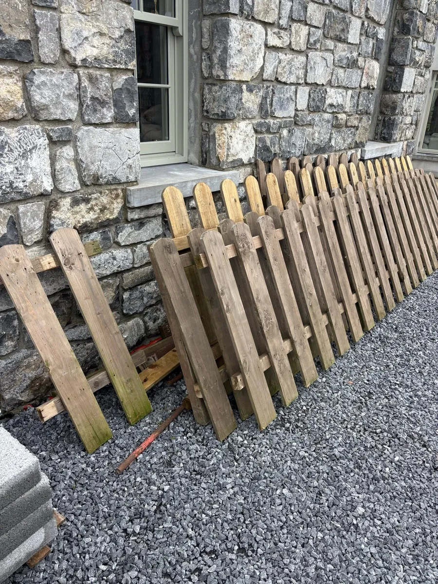 Timber fencing n - Image 1