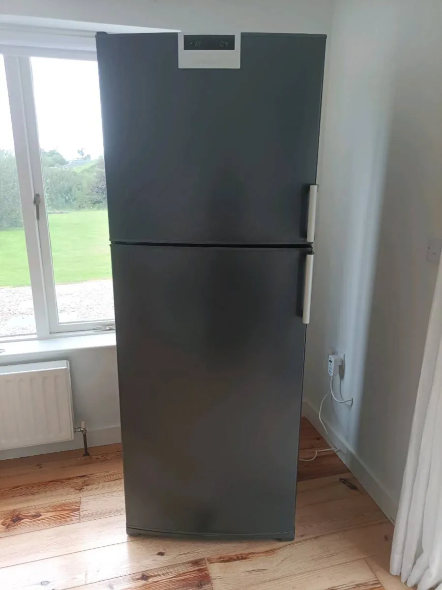 Siemens Large capacity fridge freezer - Image 1