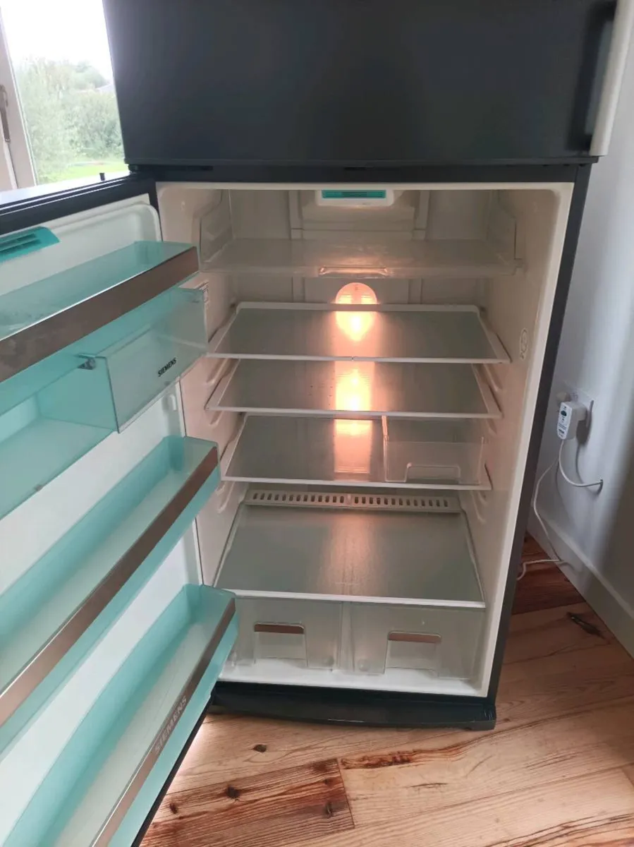 Siemens Large capacity fridge freezer - Image 4