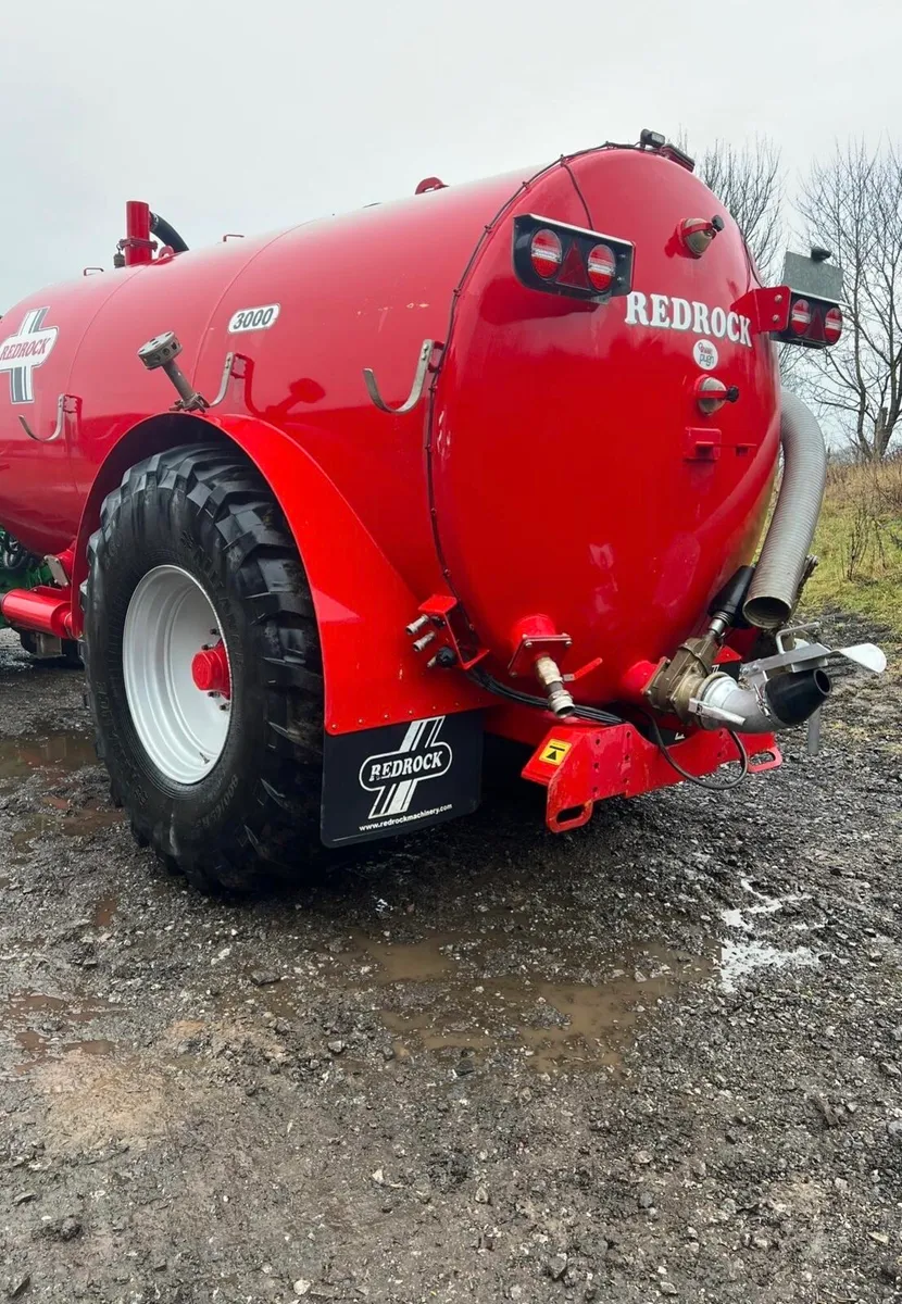Redrock tanker 3000 gallon as new NO VAT - Image 3