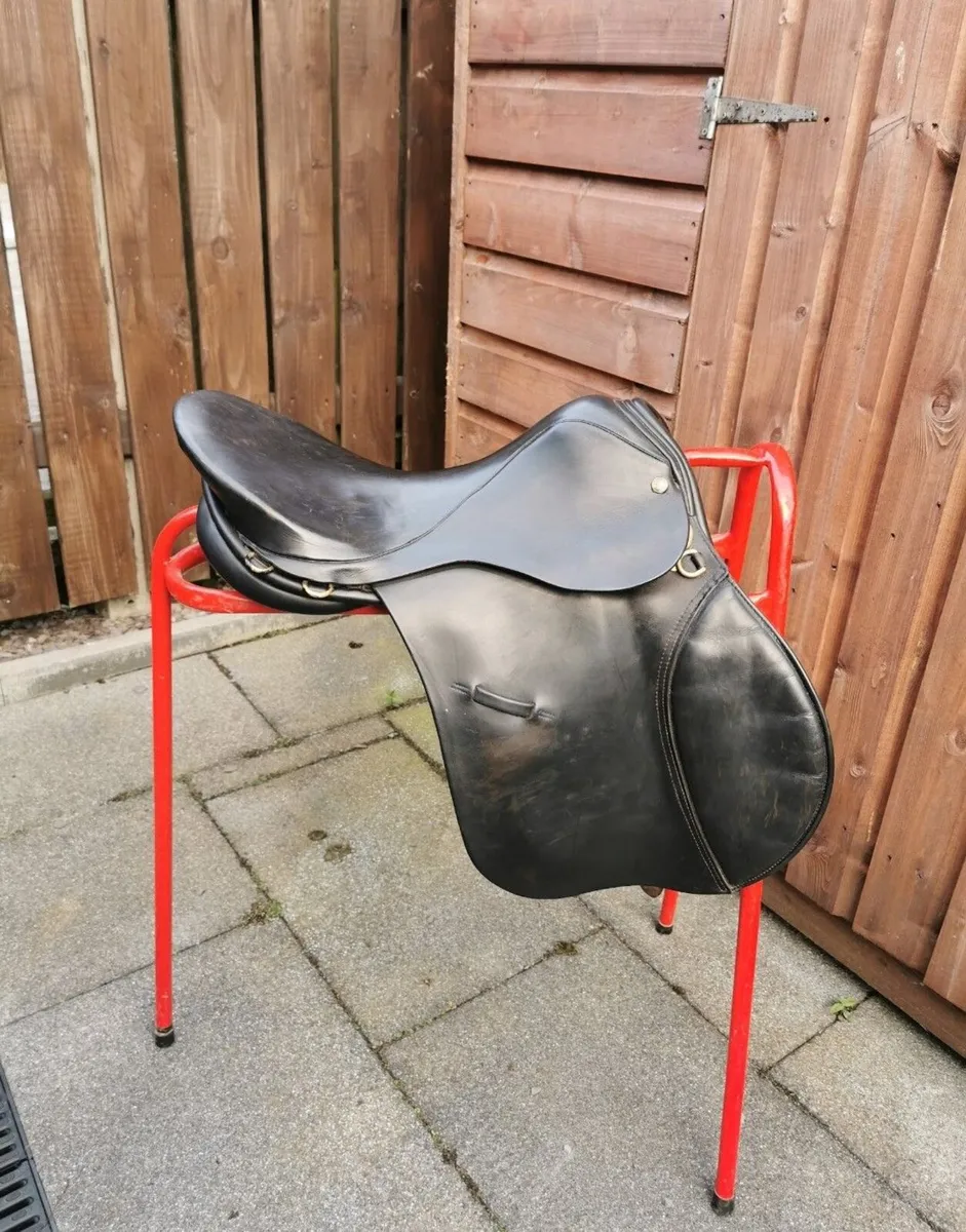 English Leather Saddle 17 - Image 1
