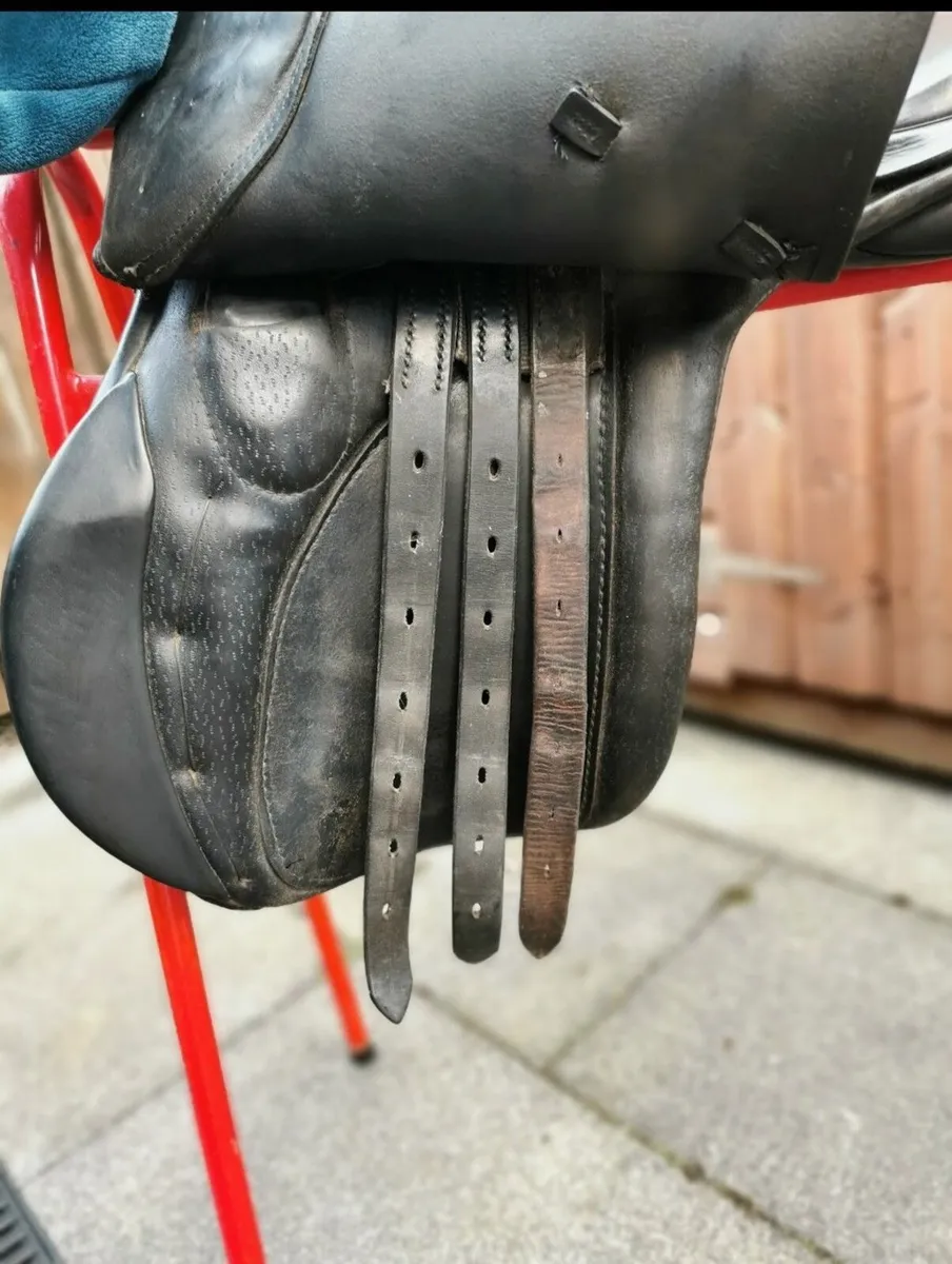 English Leather Saddle 17 - Image 3