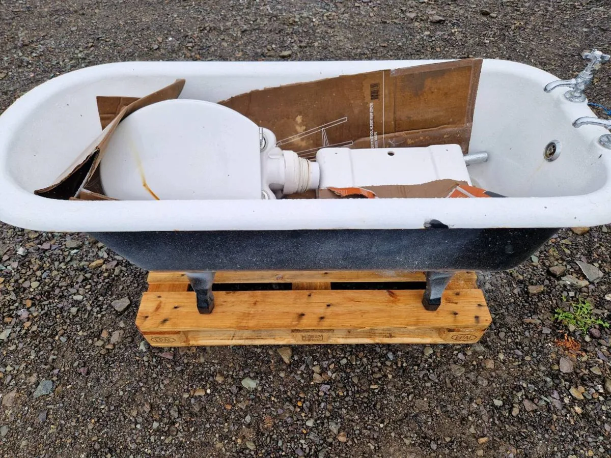 Freestanding cast iron bath - Image 2