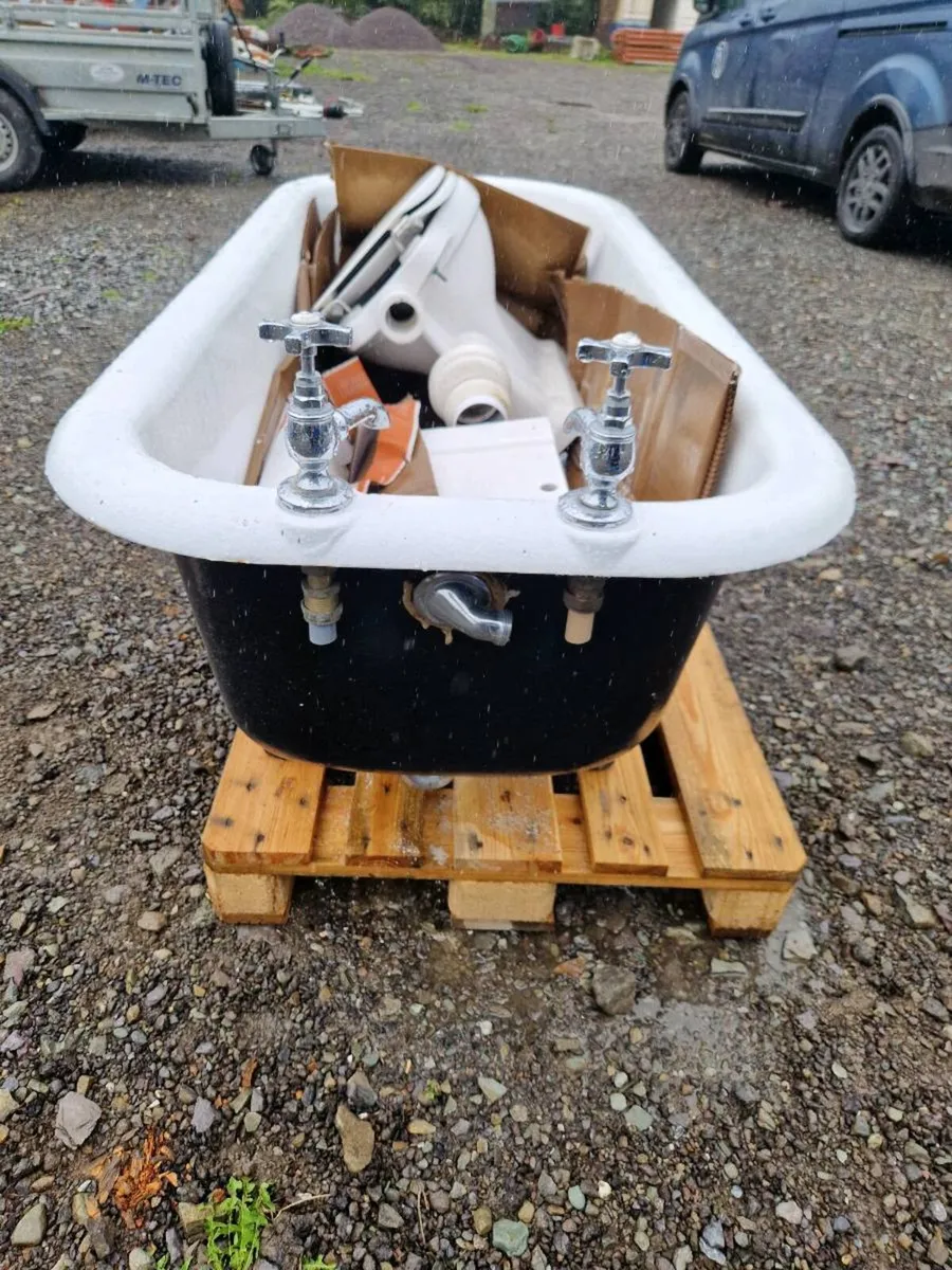 Freestanding cast iron bath - Image 3