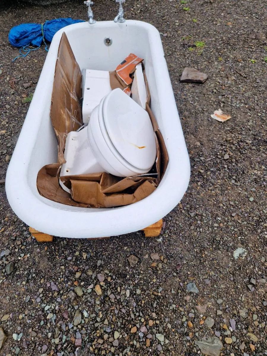 Freestanding cast iron bath - Image 4