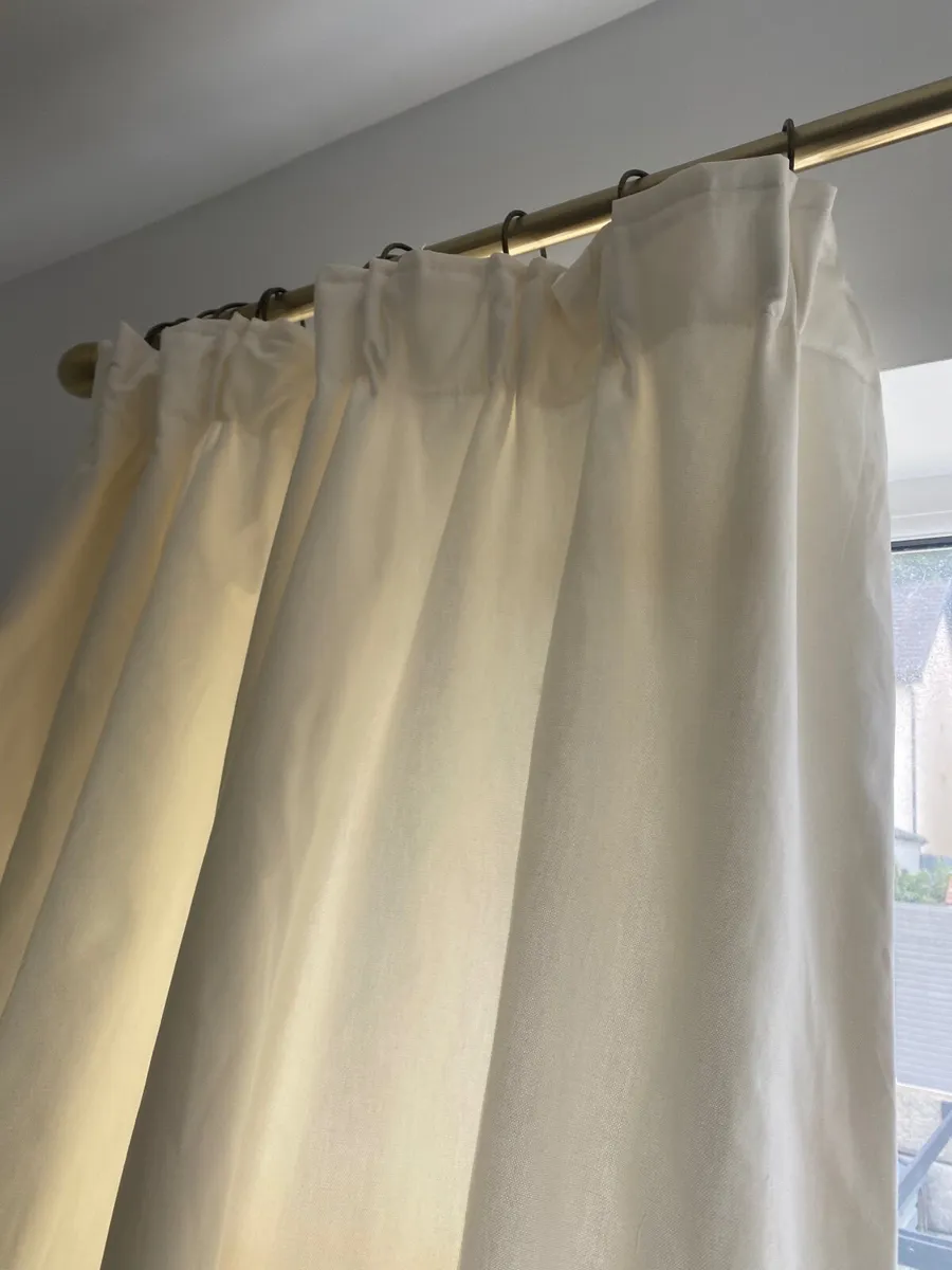Curtains - Image 3