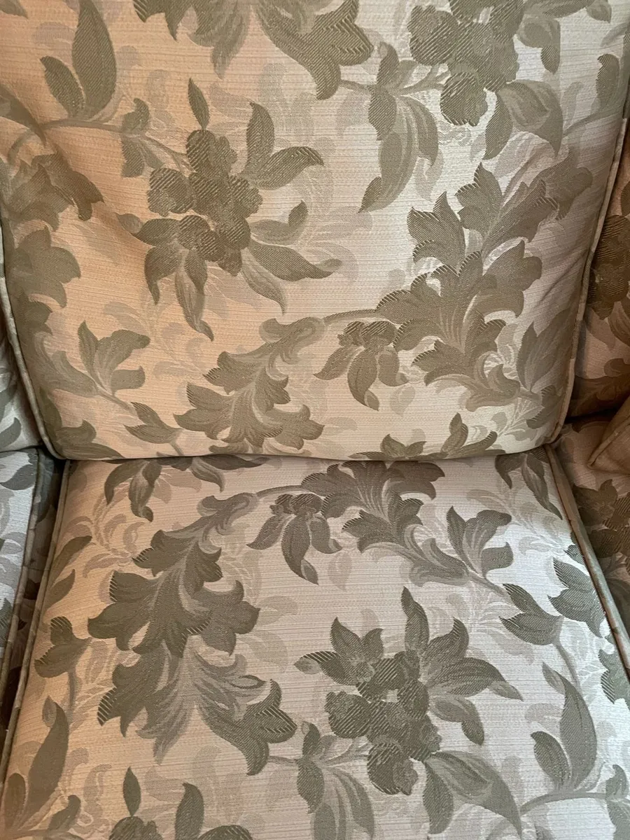 Elegant 3-Seat Damask Sofa — Excellent Condition - Image 3