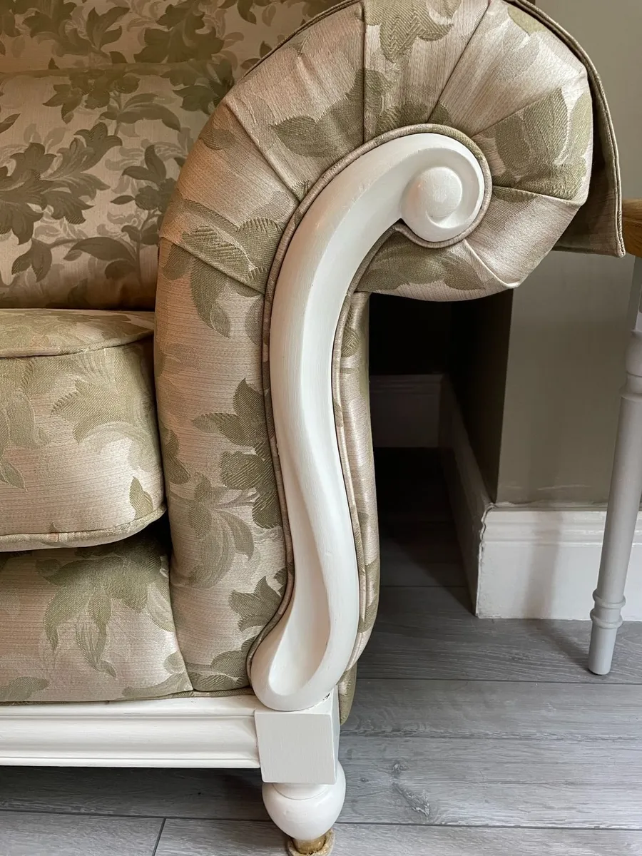 Elegant 3-Seat Damask Sofa — Excellent Condition - Image 4