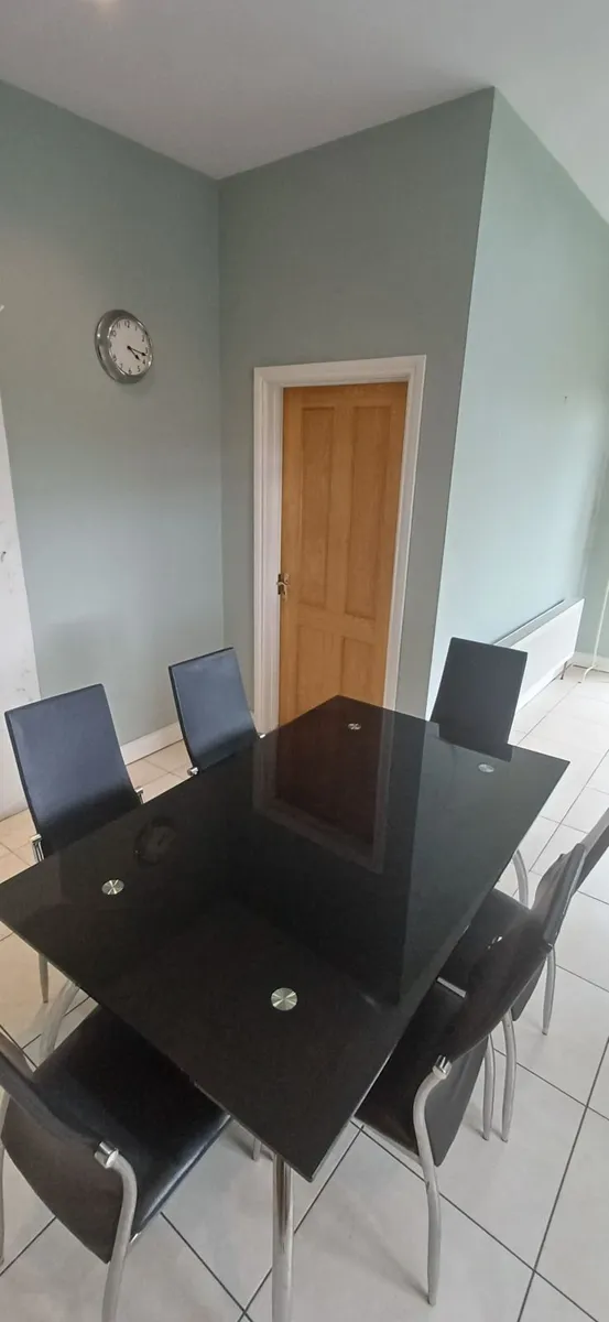 Kitchen table and chairs - Image 3