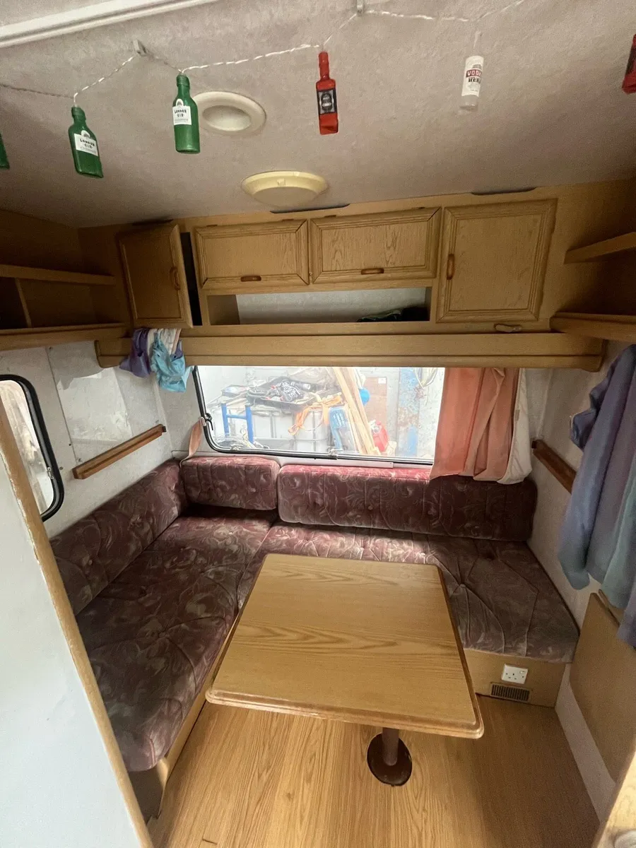 5 berth caravan - Image 3