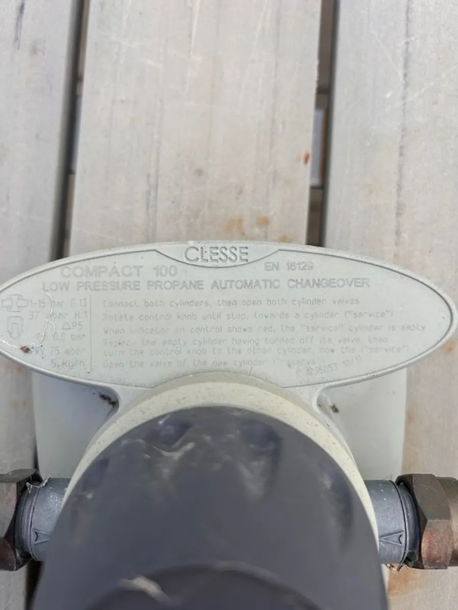 2 x 34kg Propane Gas cylinders & Changeover Regulator - Image 3